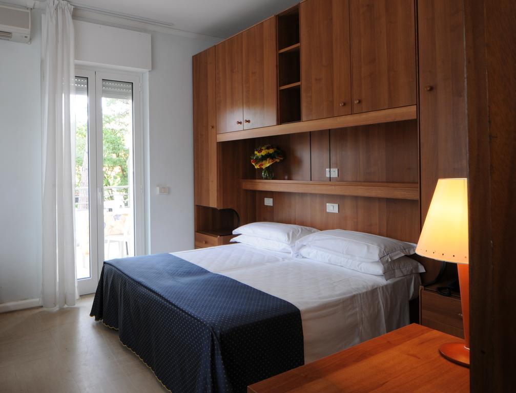 Hotel Mimosa Lignano Sabbiadoro Habitación foto