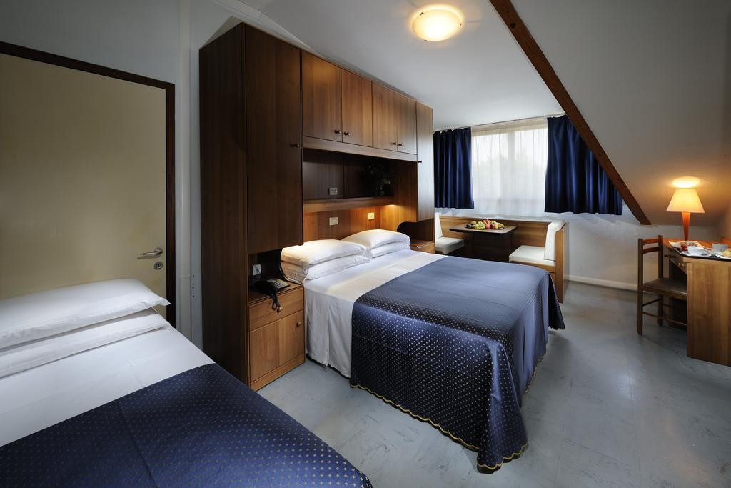Hotel Mimosa Lignano Sabbiadoro Habitación foto